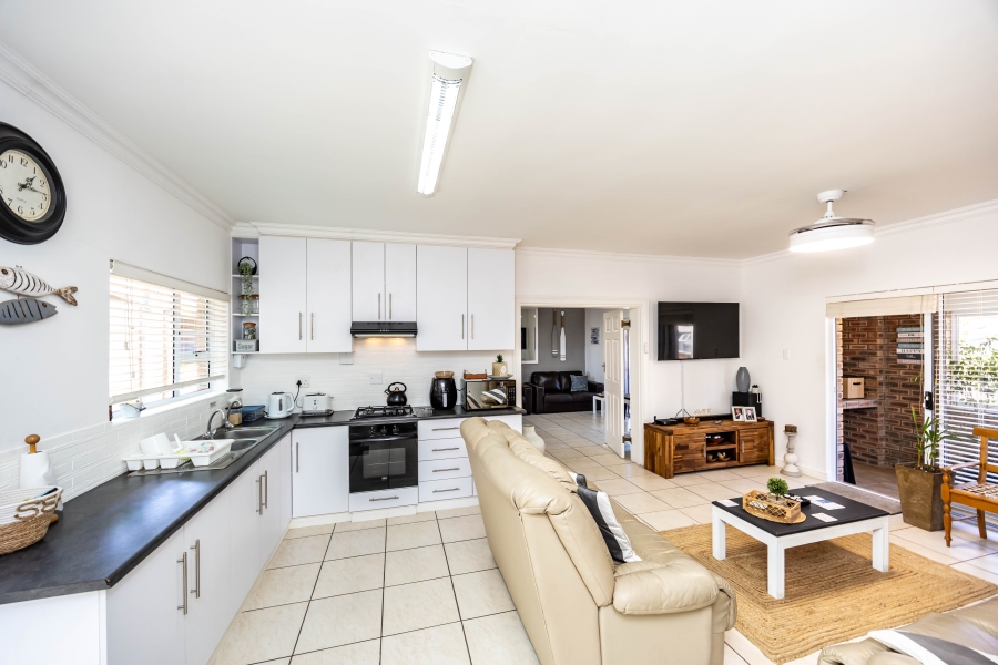 4 Bedroom Property for Sale in Cosy Corner Eastern Cape